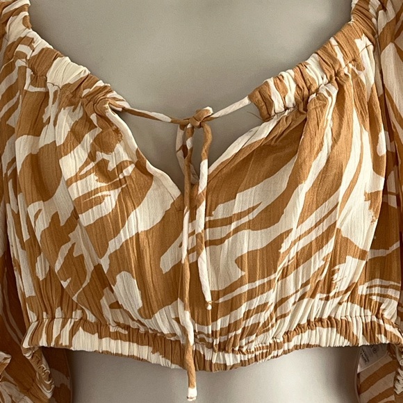 H&M Zebra Print Crop Top Puff Short Sleeves Cream and Tan Sexy Animal Print L - Picture 3 of 10